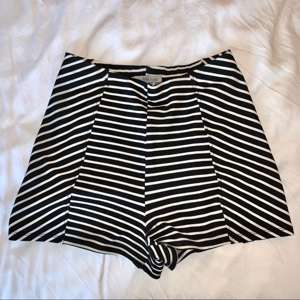 Charlotte Russe Rave Shorts - Picture 3 of 4